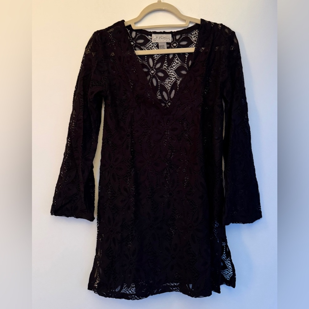 J Valdi Elegant Black Lace Floral Long Sleeve V-Neck Swim Coverup, Sz.M